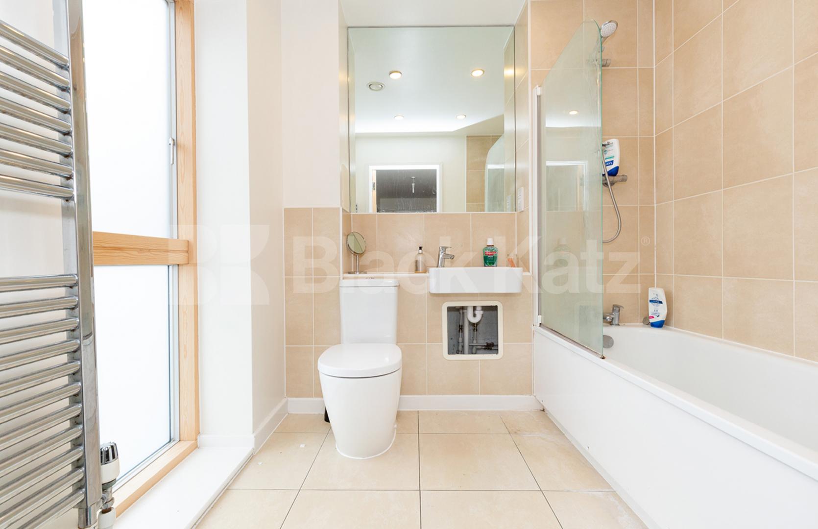 2 bed 2 bath within a modern new build minutes to a piccadilly tube line New Clocktower Place , Islington / Caledonian Road